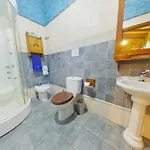 Villa Acogedora Casa En El Pueblo De El Tiemblo Gredos Ruralrut A Solo 1 Hora De Madrid, Zonas De Bano A Pocos Metros, Reservas Naturales, Casa Completa Con Cabina Hidromasaje Y Aire Acondicionado El Tiemblo