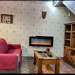 Acogedora Casa En El Pueblo De Gredos Ruralrut A Solo 1 Hora De Madrid, Zonas De Bano A Pocos Metros, Reservas Naturales, Casa Completa Con Hidromasaje Y Aire Acondicionado