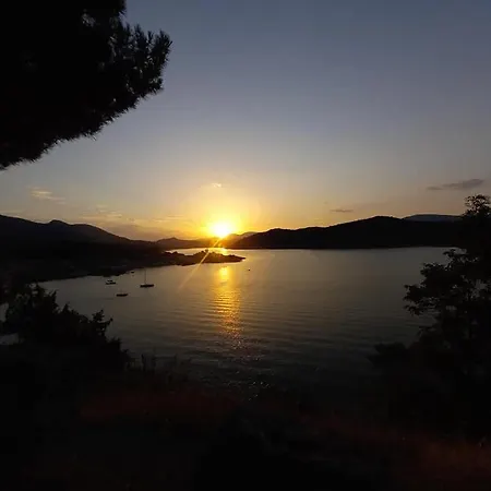 别墅 Gredos Ruralrut Cerca Del Castanar De El Tiemblo, Reserva Natural Valle De Iruelas, Acogedor Con Hidromasaje, Chimenea Electrica, Calefaccion, Wifi, Cocina 埃尔蒂恩夫洛