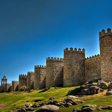 Gredos Ruralrut Cerca Del Castanar De El Tiemblo, Reserva Natural Valle De Iruelas, Acogedor Con Hidromasaje, Chimenea Electrica, Calefaccion, Wifi, Cocina 别墅