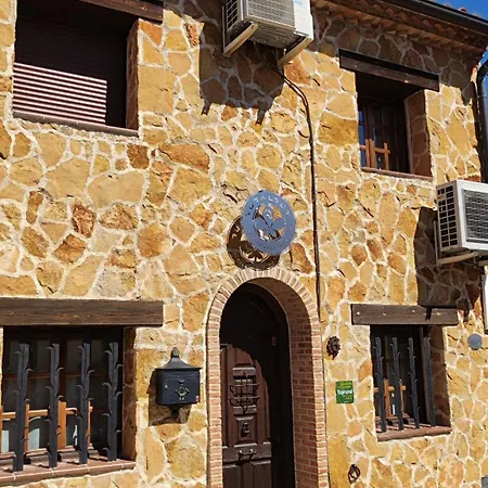 Gredos Ruralrut Cerca Del Castanar De El Tiemblo, Reserva Natural Valle De Iruelas, Acogedor Con Hidromasaje, Chimenea Electrica, Calefaccion, Wifi, Cocina El Tiemblo