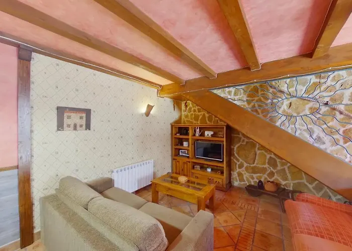 GREDOS RURALRUT cerca del CASTAÑAR de El Tiemblo, Reserva Natural VALLE DE IRUELAS, alojamiento acogedor con cabina hidromasaje, chimenea eléctrica, calefacción, wifi, cocina Villa El Tiemblo