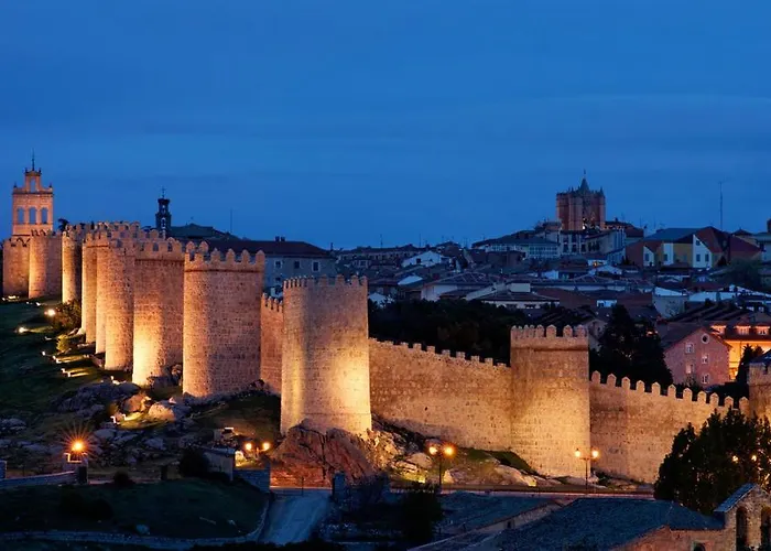 GREDOS RURALRUT cerca del CASTAÑAR de El Tiemblo, Reserva Natural VALLE DE IRUELAS, alojamiento acogedor con cabina hidromasaje, chimenea eléctrica, calefacción, wifi, cocina Villa *