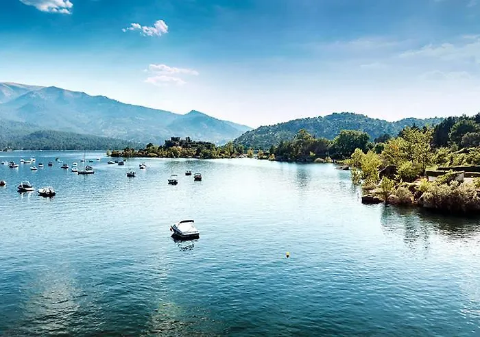 GREDOS RURALRUT cerca del CASTAÑAR de El Tiemblo, Reserva Natural VALLE DE IRUELAS, alojamiento acogedor con cabina hidromasaje, chimenea eléctrica, calefacción, wifi, cocina