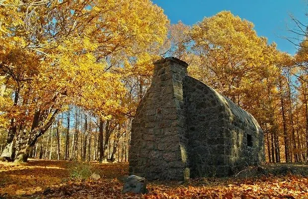 Villa GREDOS RURALRUT cerca del CASTAÑAR de El Tiemblo, Reserva Natural VALLE DE IRUELAS, alojamiento acogedor con cabina hidromasaje, chimenea eléctrica, calefacción, wifi, cocina El Tiemblo