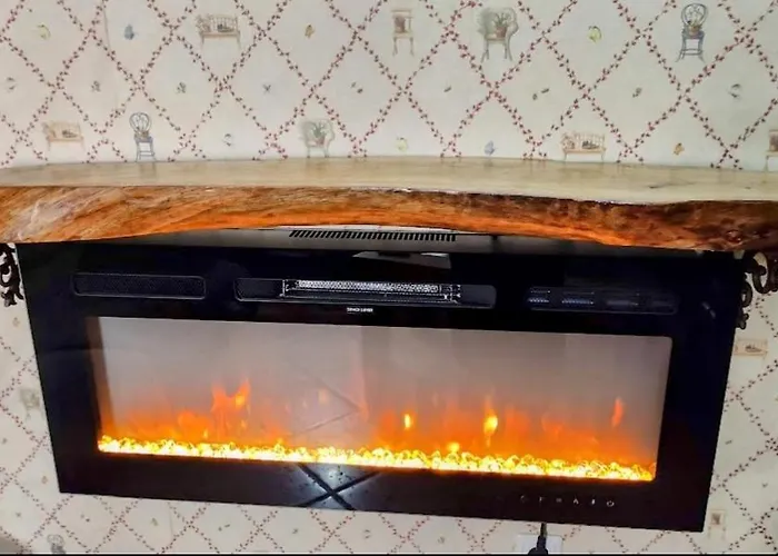 GREDOS RURALRUT cerca del CASTAÑAR de El Tiemblo, Reserva Natural VALLE DE IRUELAS, alojamiento acogedor con cabina hidromasaje, chimenea eléctrica, calefacción, wifi, cocina *