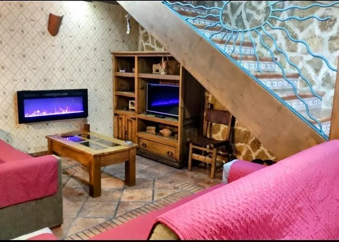 GREDOS RURALRUT cerca del CASTAÑAR de El Tiemblo, Reserva Natural VALLE DE IRUELAS, alojamiento acogedor con cabina hidromasaje, chimenea eléctrica, calefacción, wifi, cocina Villa El Tiemblo