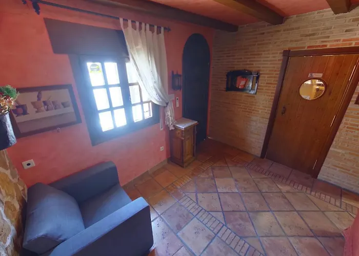 GREDOS RURALRUT cerca del CASTAÑAR de El Tiemblo, Reserva Natural VALLE DE IRUELAS, alojamiento acogedor con cabina hidromasaje, chimenea eléctrica, calefacción, wifi, cocina Villa El Tiemblo