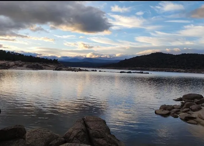 GREDOS RURALRUT cerca del CASTAÑAR de El Tiemblo, Reserva Natural VALLE DE IRUELAS, alojamiento acogedor con cabina hidromasaje, chimenea eléctrica, calefacción, wifi, cocina * El Tiemblo